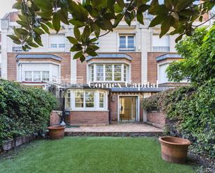 Exterior view of Single-family semi-detached for sale in  Barcelona Capital  with Air Conditioner, Heating and Private garden