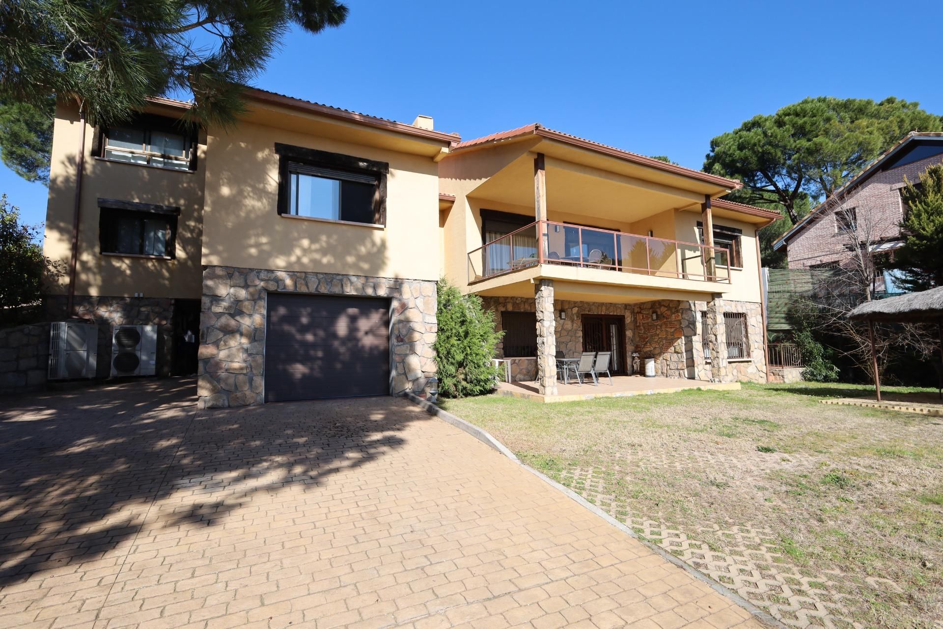 Vista exterior de Casa o chalet en venta en Pelayos de la Presa con Jardín privado, Terraza y Piscina