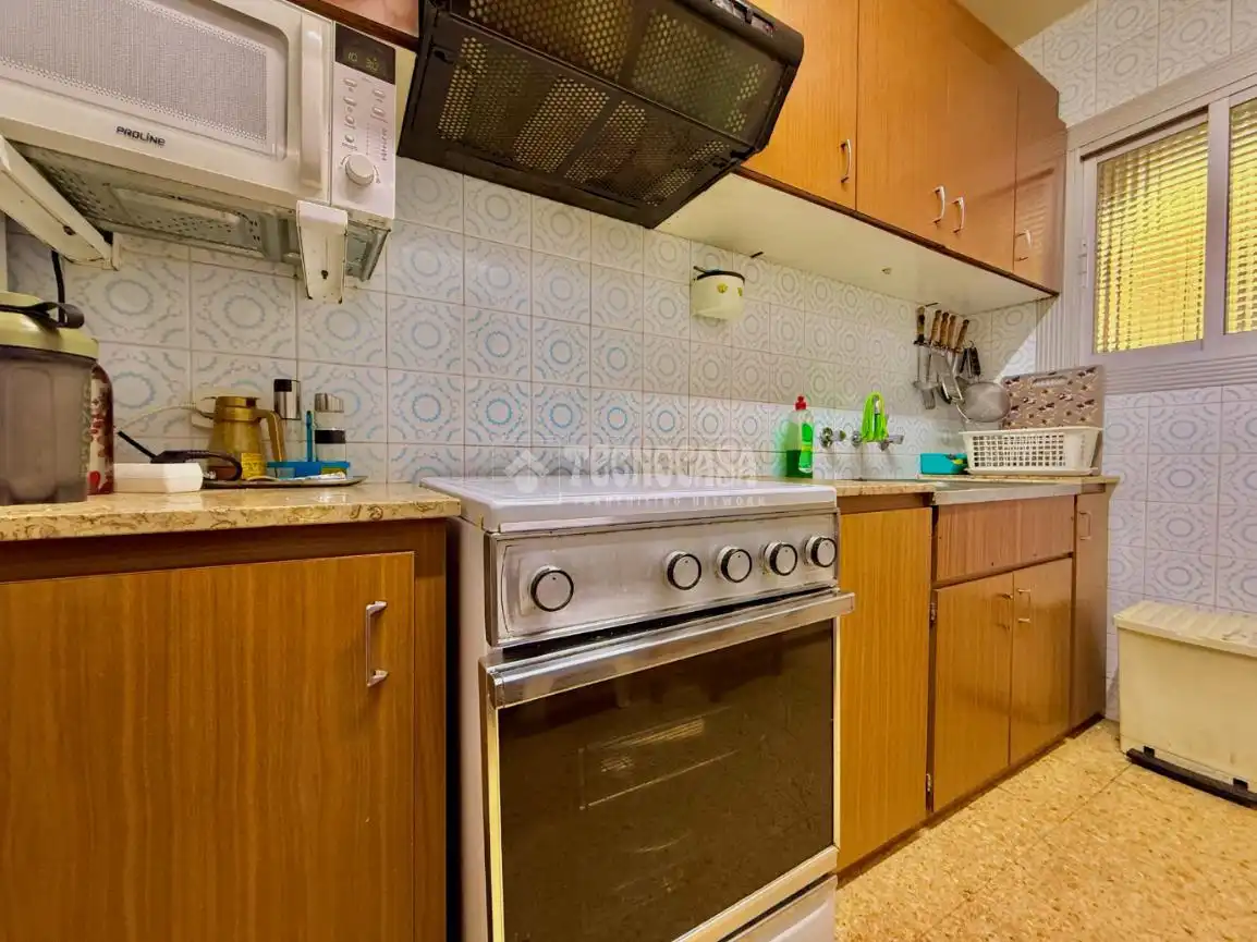 Cocina de Piso en venta en Santa Coloma de Gramenet con Balcón