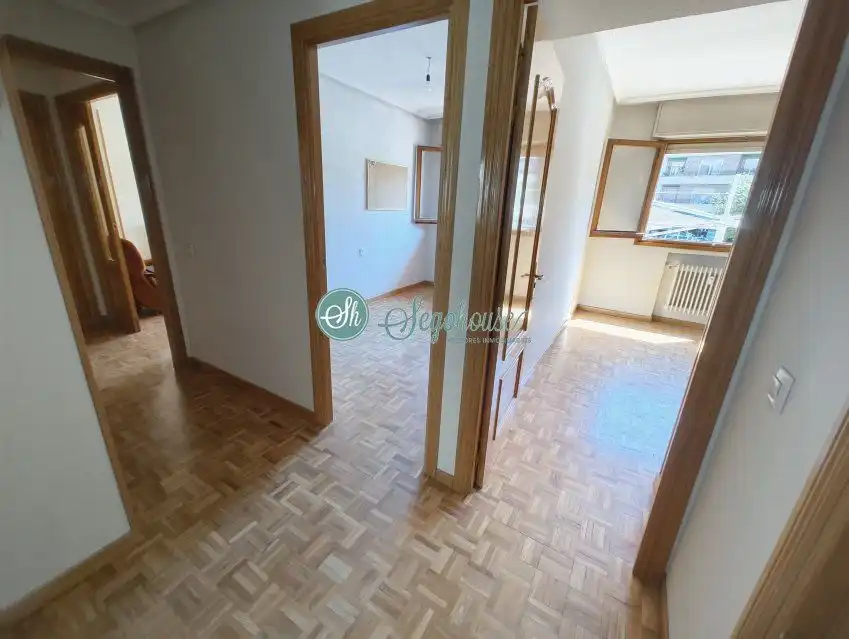 Piso en venta en Segovia con Calefacción, Parquet y Trastero