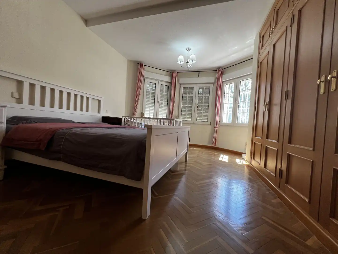 Dormitori de Casa o xalet en venda en Boadilla del Monte amb Aire condicionat, Jardí privat i Traster