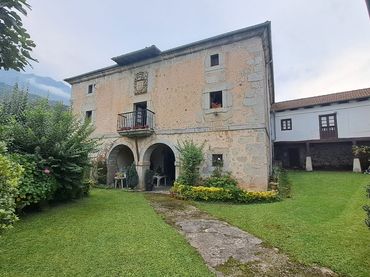 Casa amb balcó en venda a Ruesga