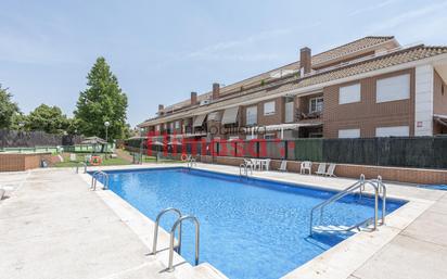 Vista exterior de Planta baixa en venda en Villaviciosa de Odón amb Calefacció, Jardí privat i Traster