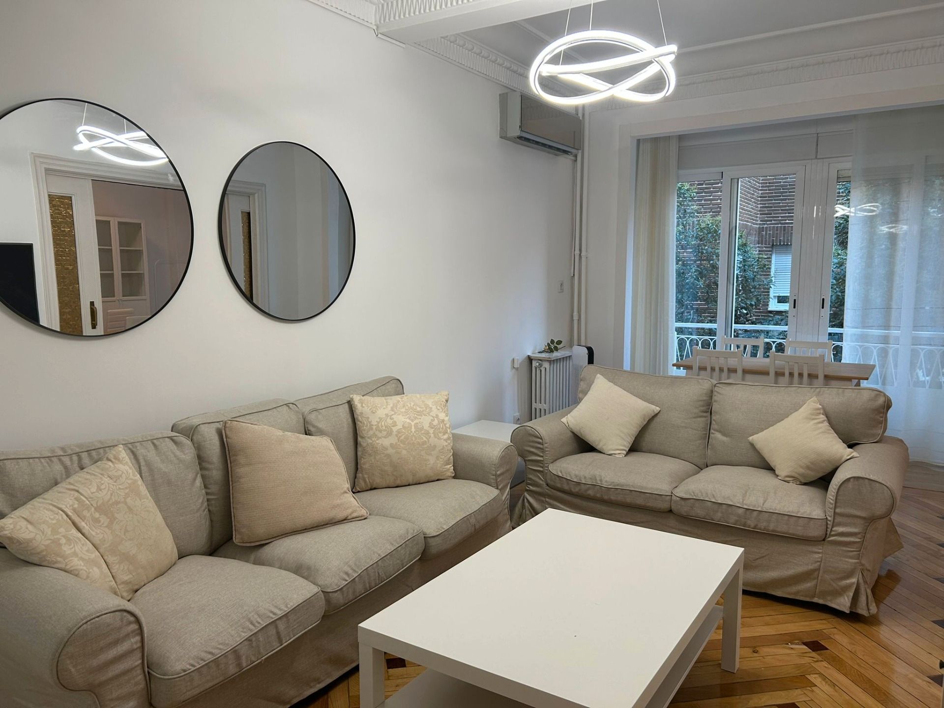 Sala de estar de Piso de alquiler en  Madrid Capital con Aire acondicionado, Calefacción y Parquet