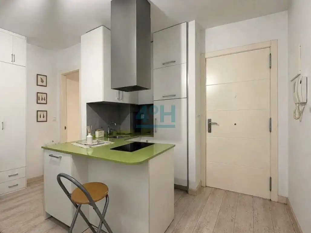 Cuina de Estudi de lloguer en Ourense Capital  amb Calefacció, Parquet i Terrassa