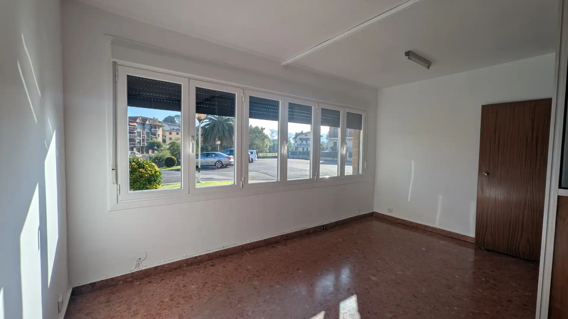 Sala d'estar de Oficina de lloguer en Zizurkil amb Moblat