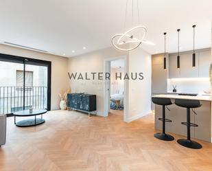 Living room of Flat for sale in  Barcelona Capital  with Air Conditioner, Heating and Parquet flooring