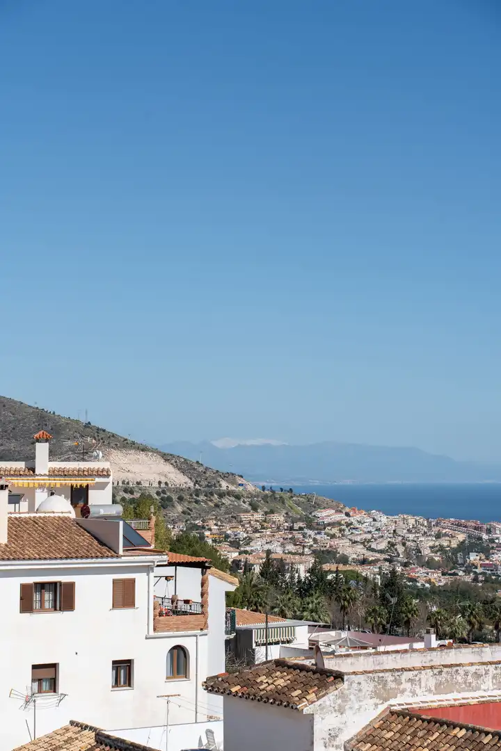 Vista exterior de Casa adosada en venda en Benalmádena amb Terrassa i Balcó