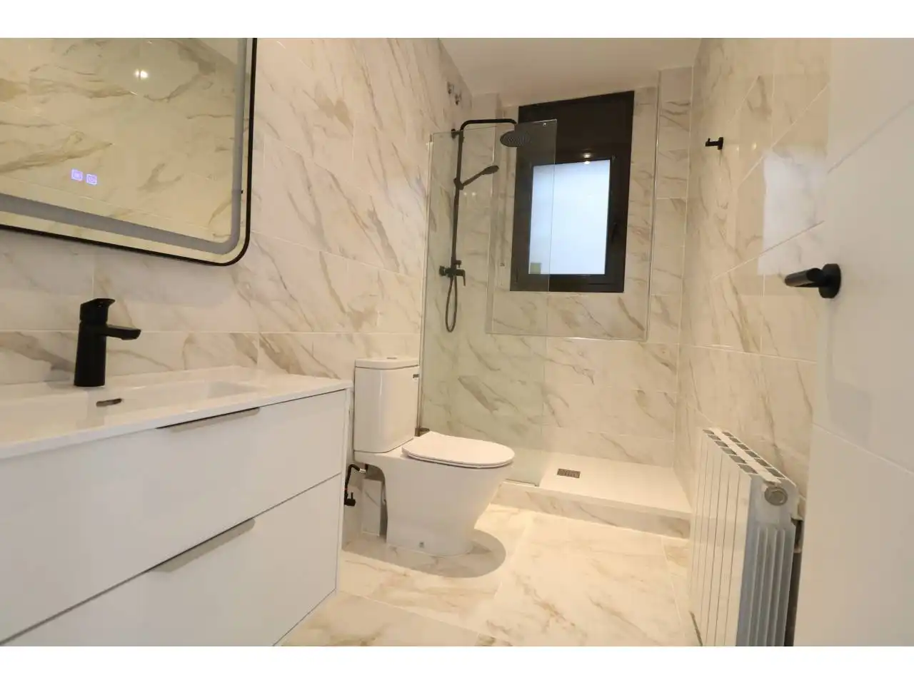 Bathroom of Houses for sale in Sant Cugat del Vallès  with Private garden, Terrace and Swimming Pool