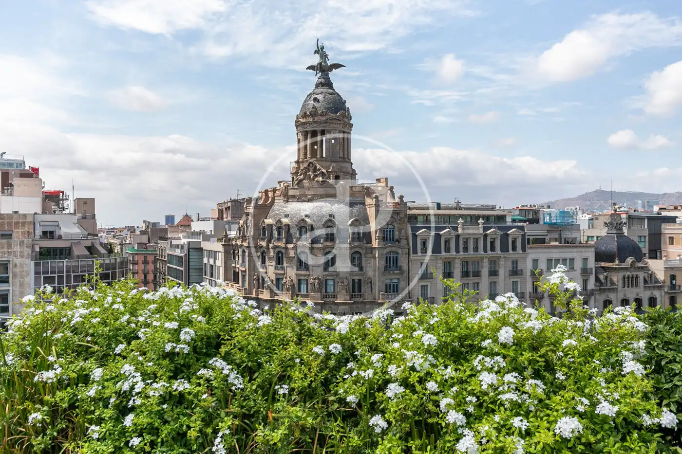 Außenansicht von Wohnung zum Verkauf in Barcelona mit Klimaanlage, Heizung und Privatgarten