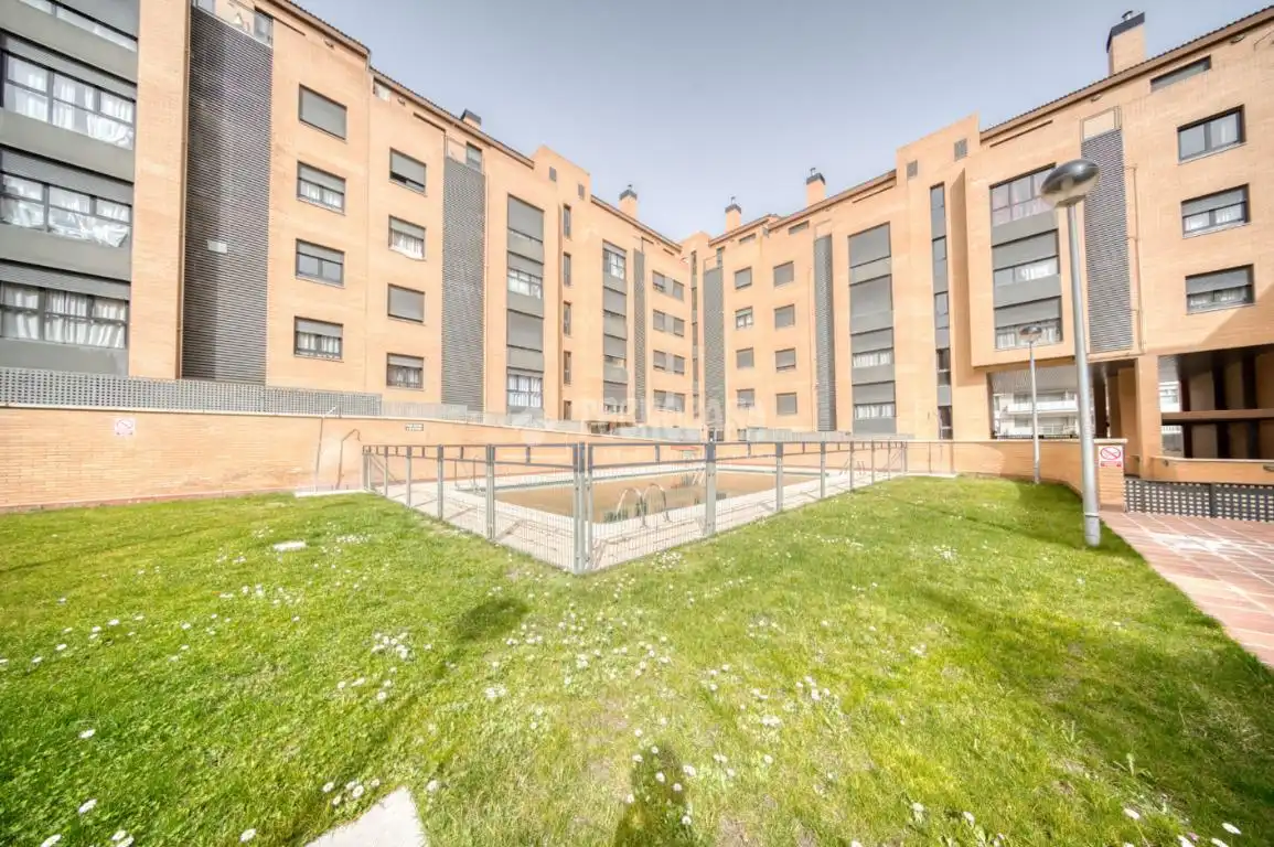 Vista exterior de Piso en venta en Arroyo de la Encomienda con Terraza, Trastero y Piscina comunitaria