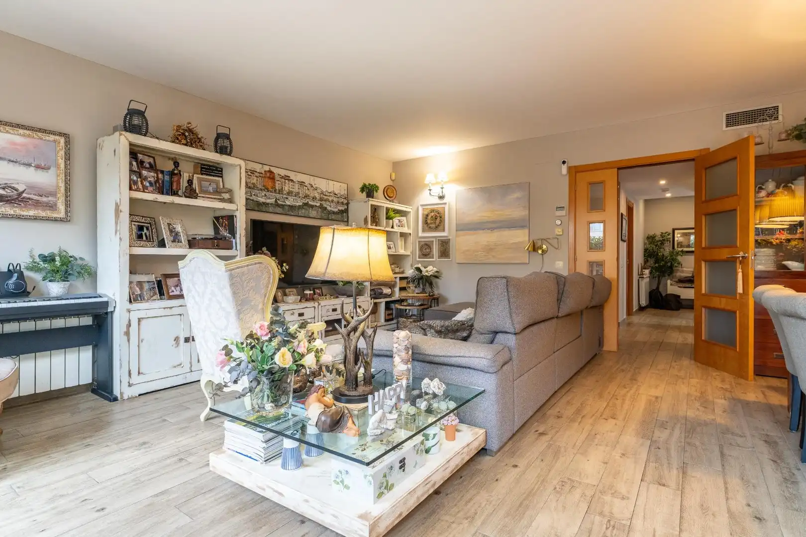 Sala de estar de Casa adosada en venta en Montbrió del Camp con Aire acondicionado, Calefacción y Jardín privado