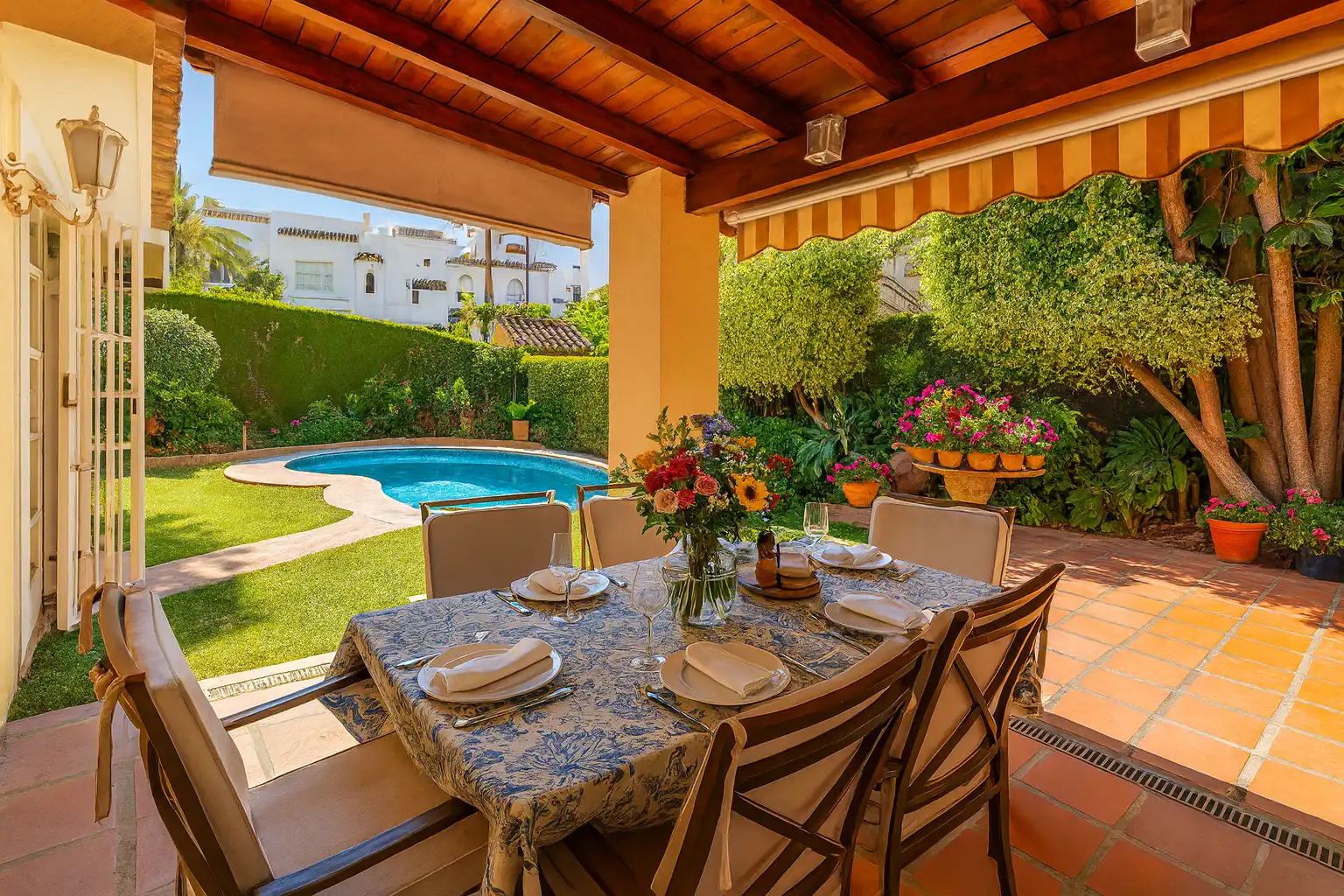 Chalet con piscina en venta en Milla de Oro