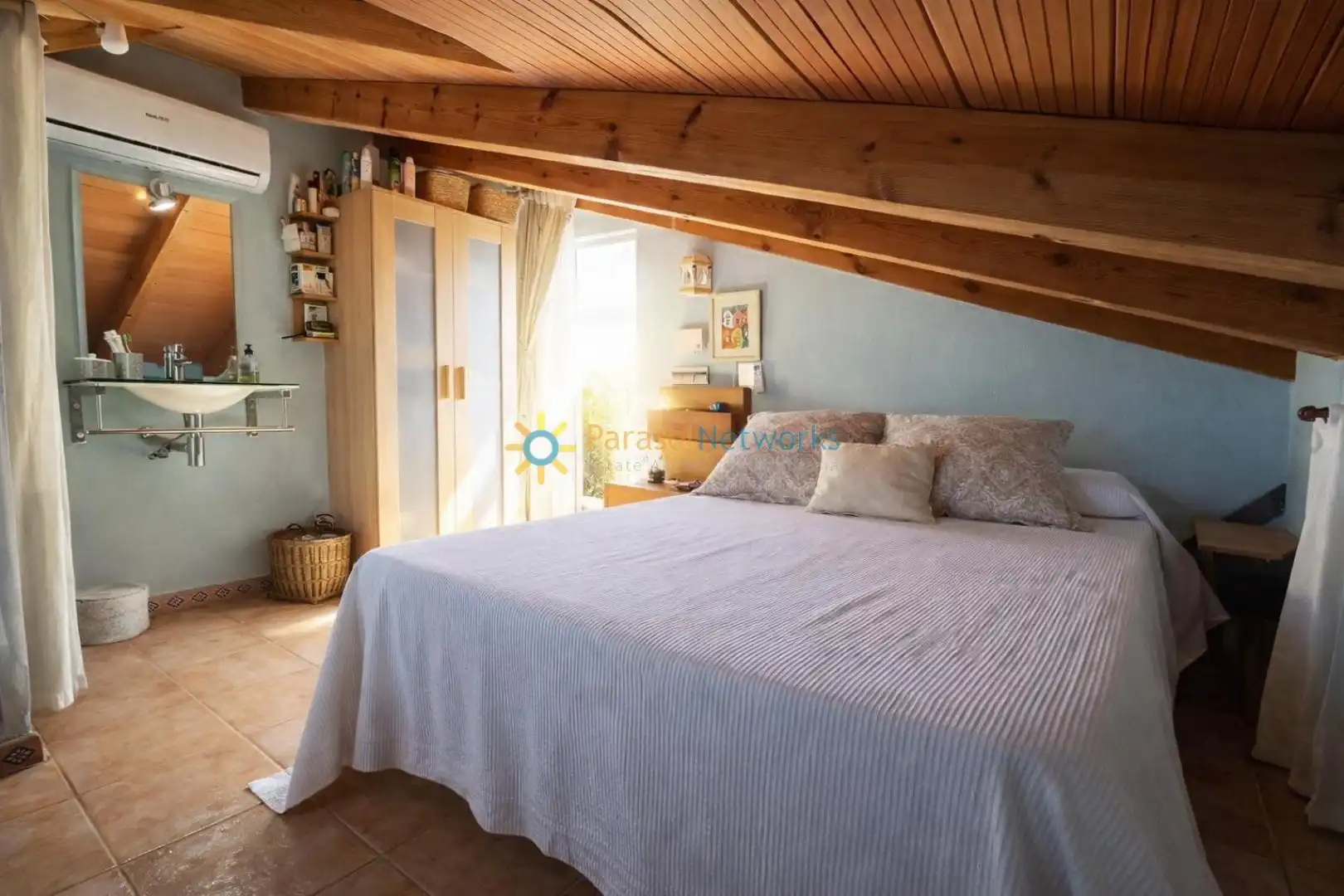 Dormitori de Casa o xalet en venda en Oliva amb Aire condicionat, Jardí privat i Terrassa