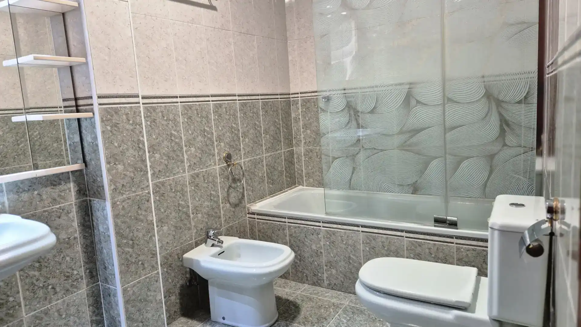Badezimmer von Wohnung zum Verkauf in  Madrid Capital mit Klimaanlage und Terrasse