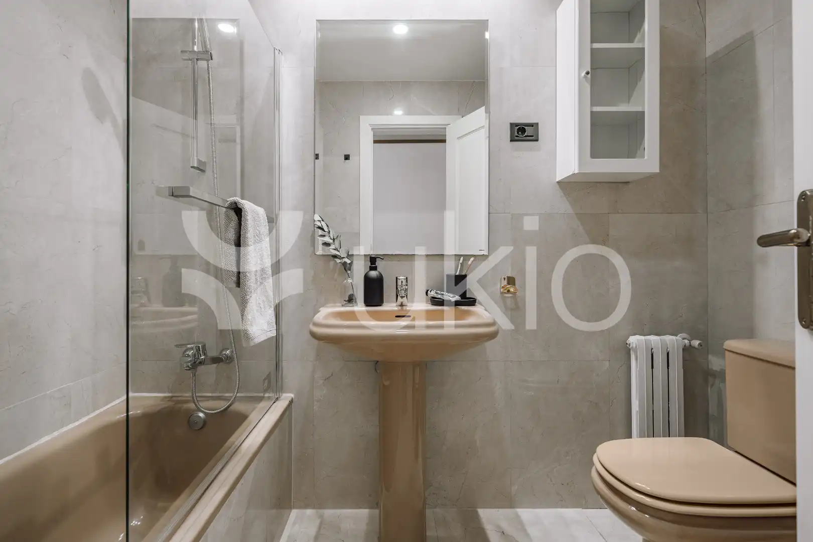 Baño de Apartamento de alquiler en Madrid con Aire acondicionado, Calefacción y Amueblado