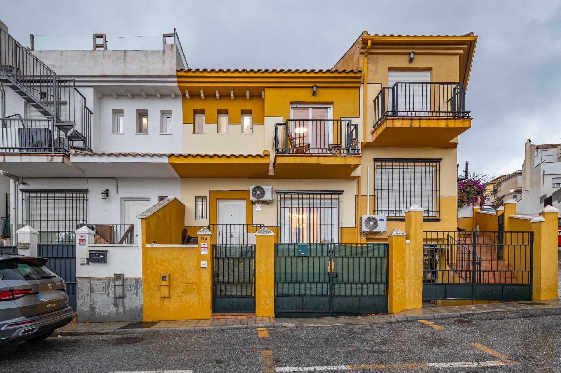 Vista exterior de Casa o xalet en venda en Monachil amb Aire condicionat, Calefacció i Balcó