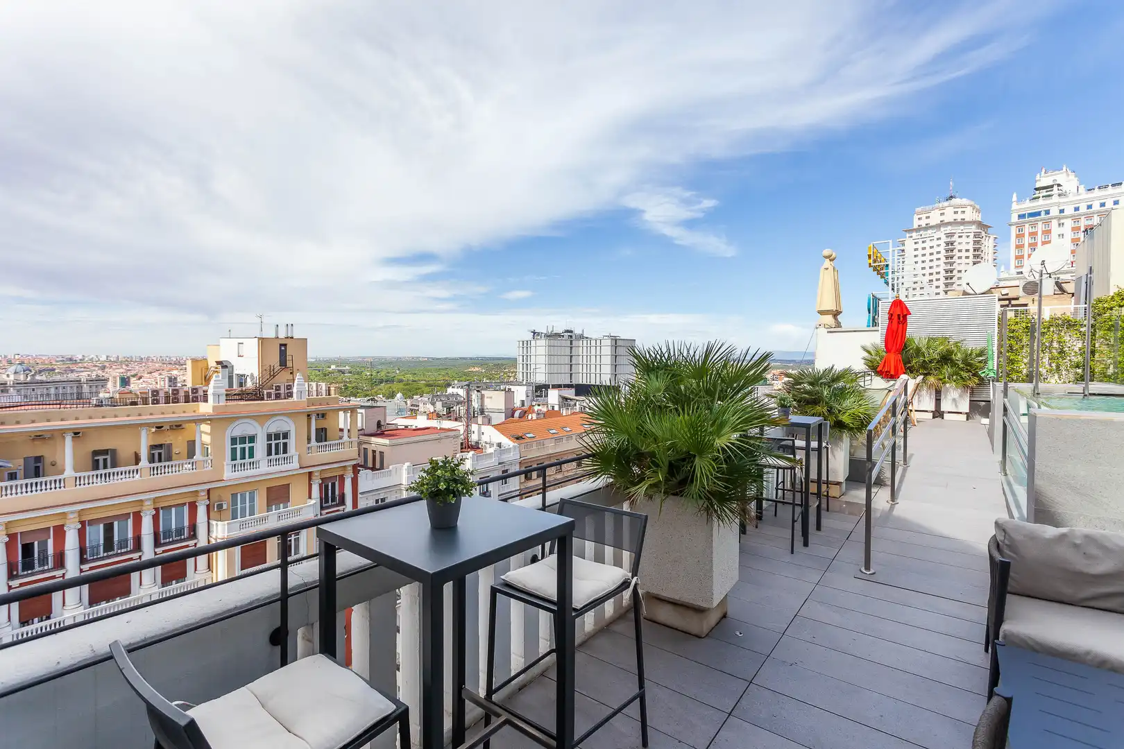 Terrassa de Apartament en venda en Madrid amb Aire condicionat, Calefacció i Piscina