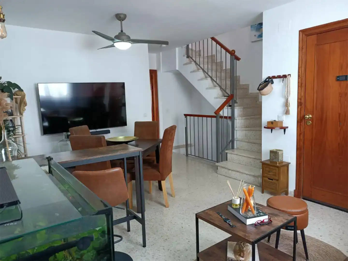Sala d'estar de Casa adosada en venda en Sotogrande amb Aire condicionat i Terrassa