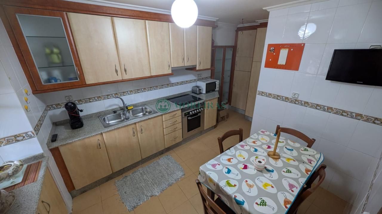 Cocina de Casa adosada en venta en San Cibrao das Viñas con Calefacción y Amueblado
