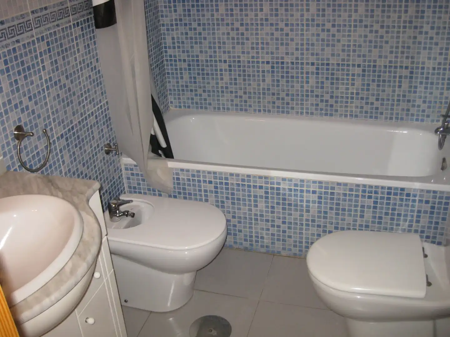 Badezimmer von Wohnung zur Miete in Sur
