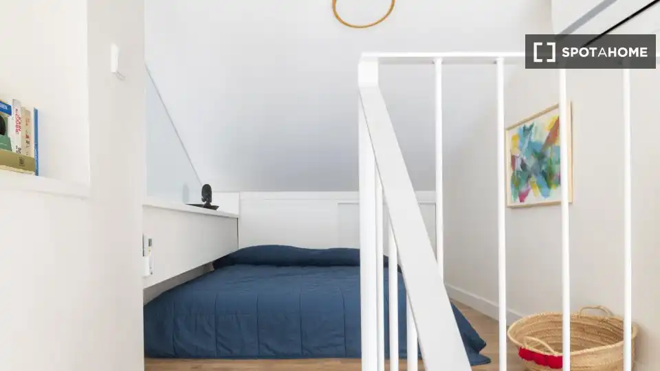 Dormitori de Apartament per a compartir en Sevilla amb Aire condicionat, Terrassa i Moblat