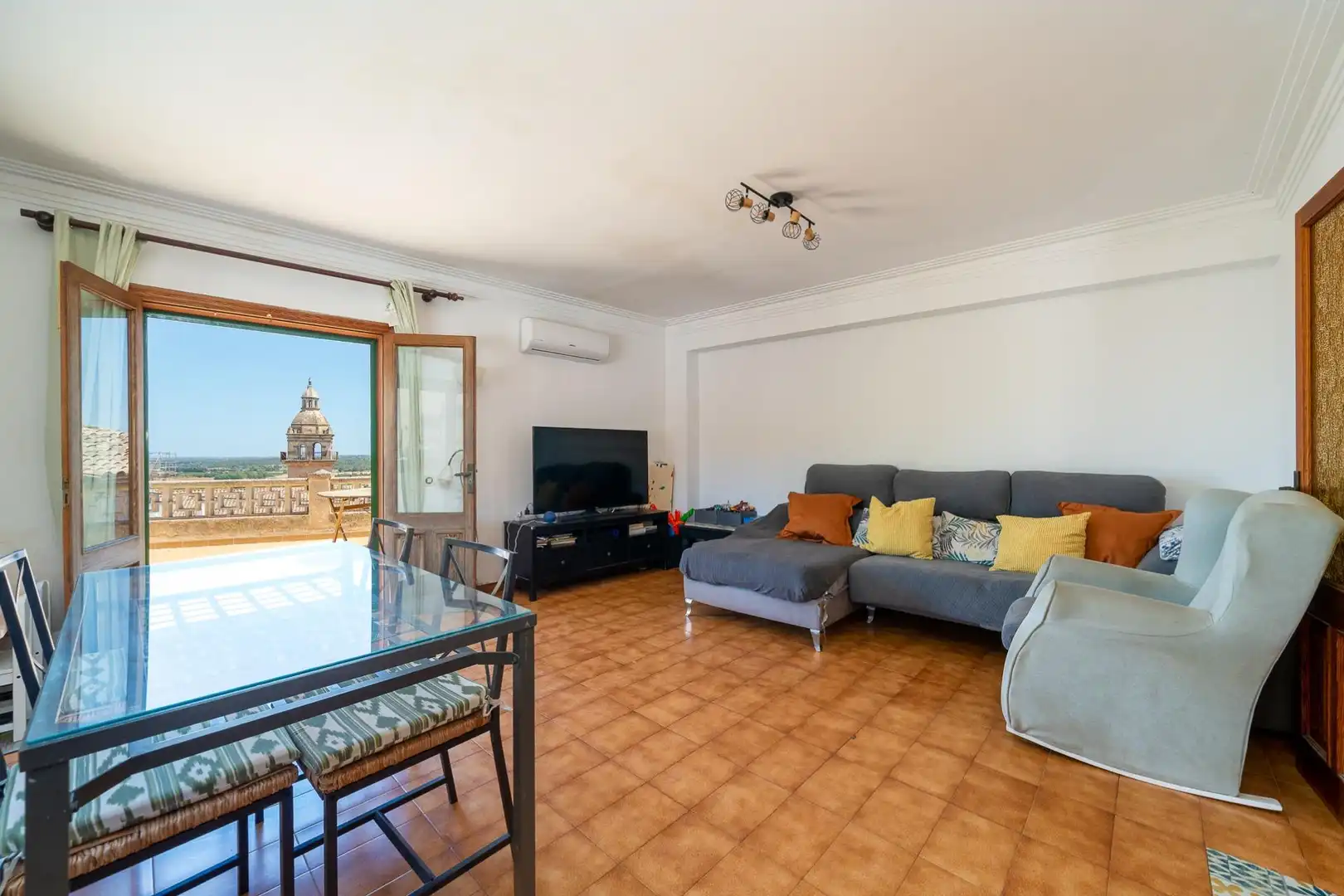 Sala d'estar de Casa o xalet en venda en Santa Eugènia amb Jardí privat, Terrassa i Traster