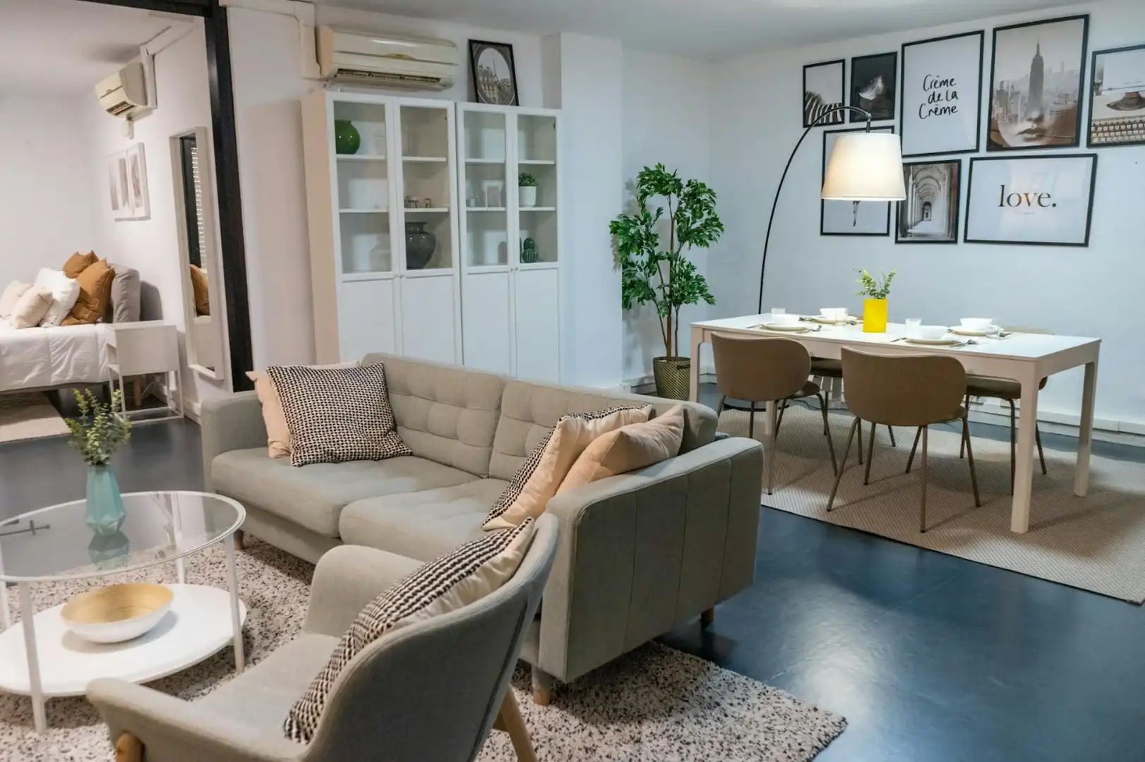 Sala d'estar de Pis de lloguer en Sevilla amb Aire condicionat, Rentadora i TV