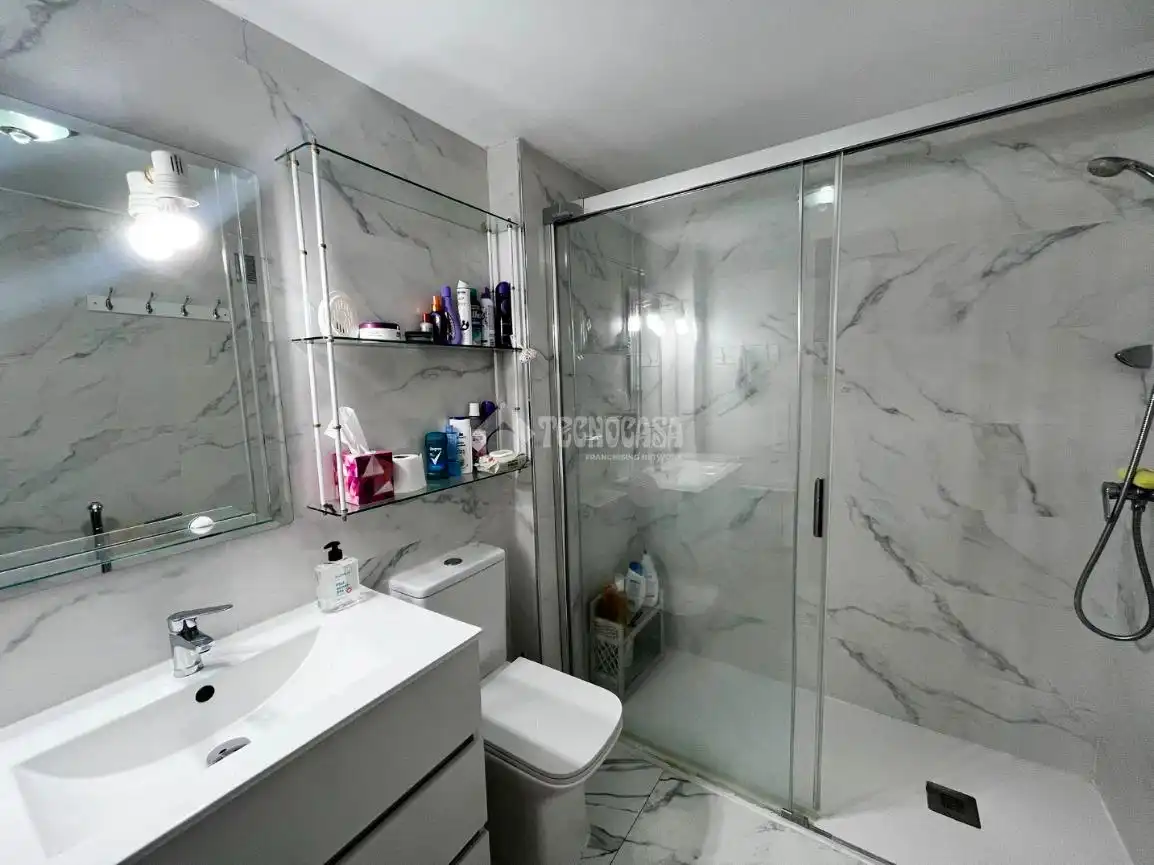 Baño de Piso en venta en Utebo con Balcón