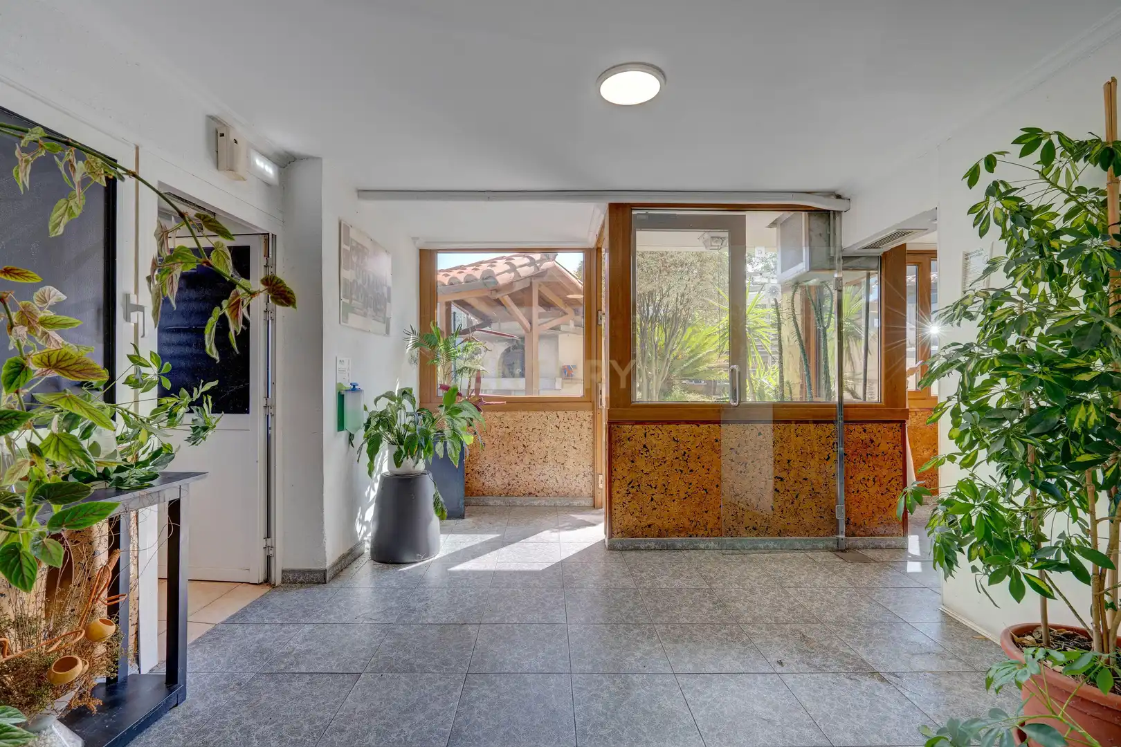 Commercial properties for sale in Deba  with Air Conditioner