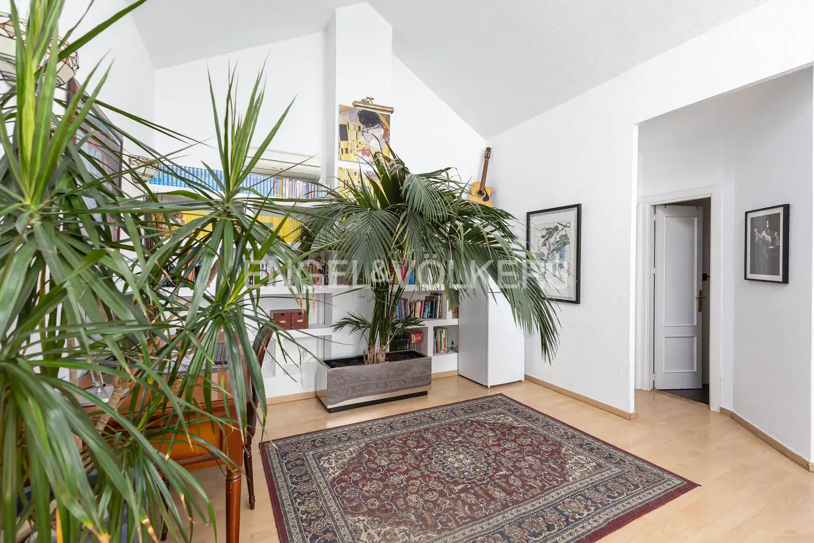 Sala d'estar de Casa adosada en venda en Madrid amb Aire condicionat, Calefacció i Jardí privat