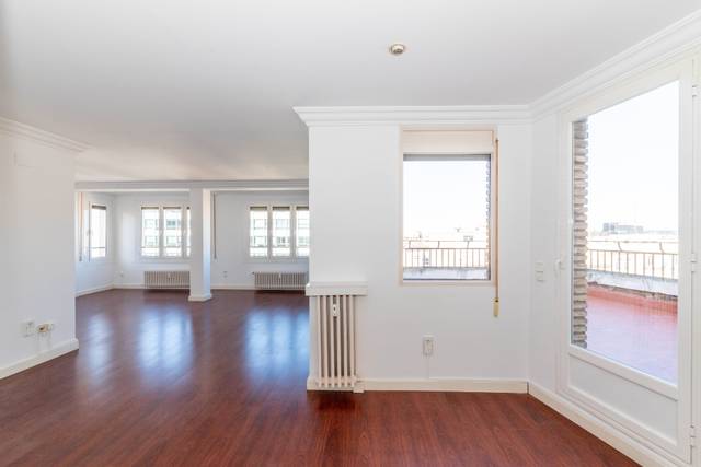 Ático en Alquiler en Calle de San Miguel en Paseo Independencia