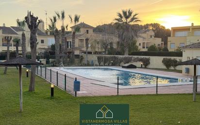 Vista exterior de Casa adosada en venda en El Puerto de Santa María amb Aire condicionat, Calefacció i Jardí privat