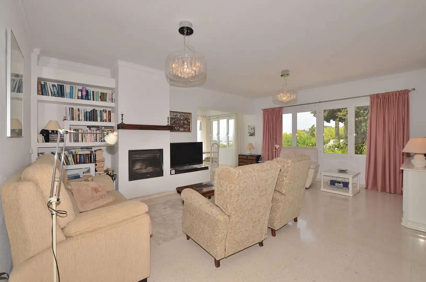 Sala de estar de Casa o chalet en venta en Benalmádena con Aire acondicionado, Jardín privado y Terraza