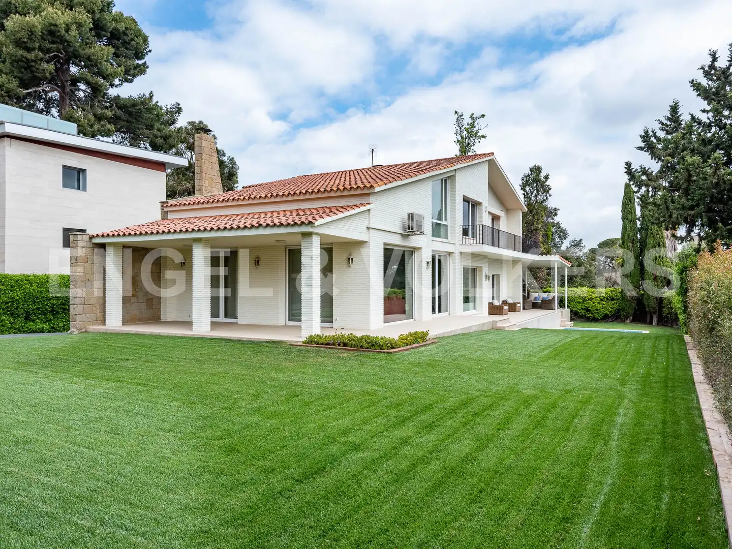 Vista exterior de Casa o xalet de lloguer en Barcelona amb Aire condicionat, Calefacció i Jardí privat