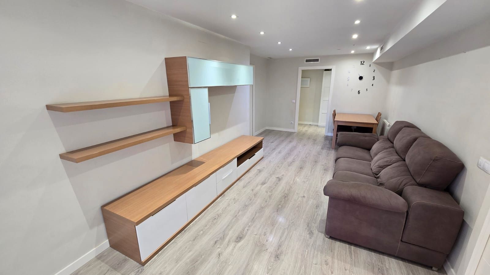 Sala d'estar de Pis de lloguer en Badalona amb Calefacció, Parquet i Moblat