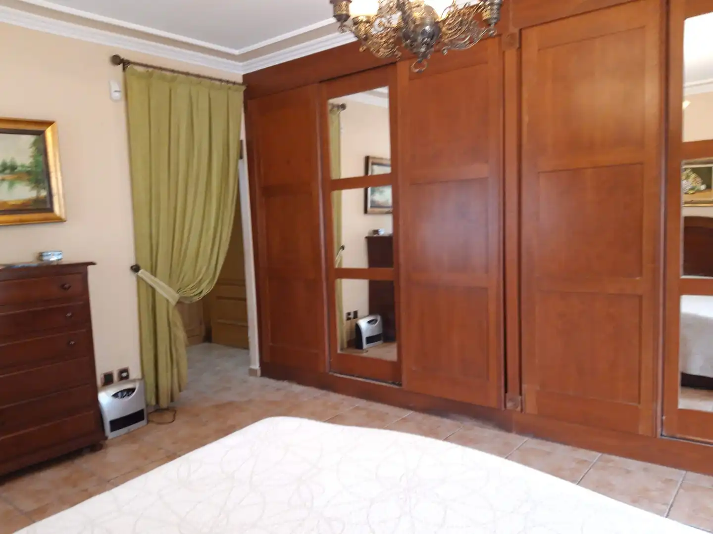Dormitori de Casa o xalet en venda en Linares amb Aire condicionat, Calefacció i Jardí privat