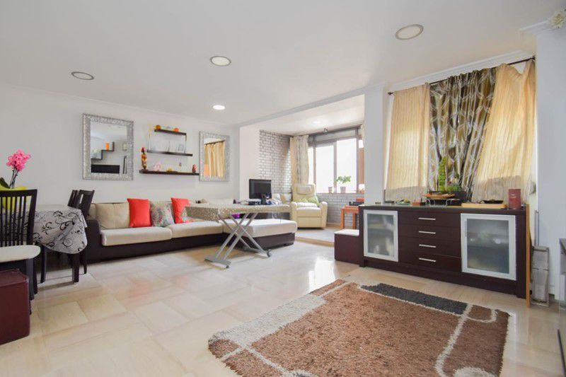 Sala d'estar de Pis en venda en  Granada Capital amb Calefacció