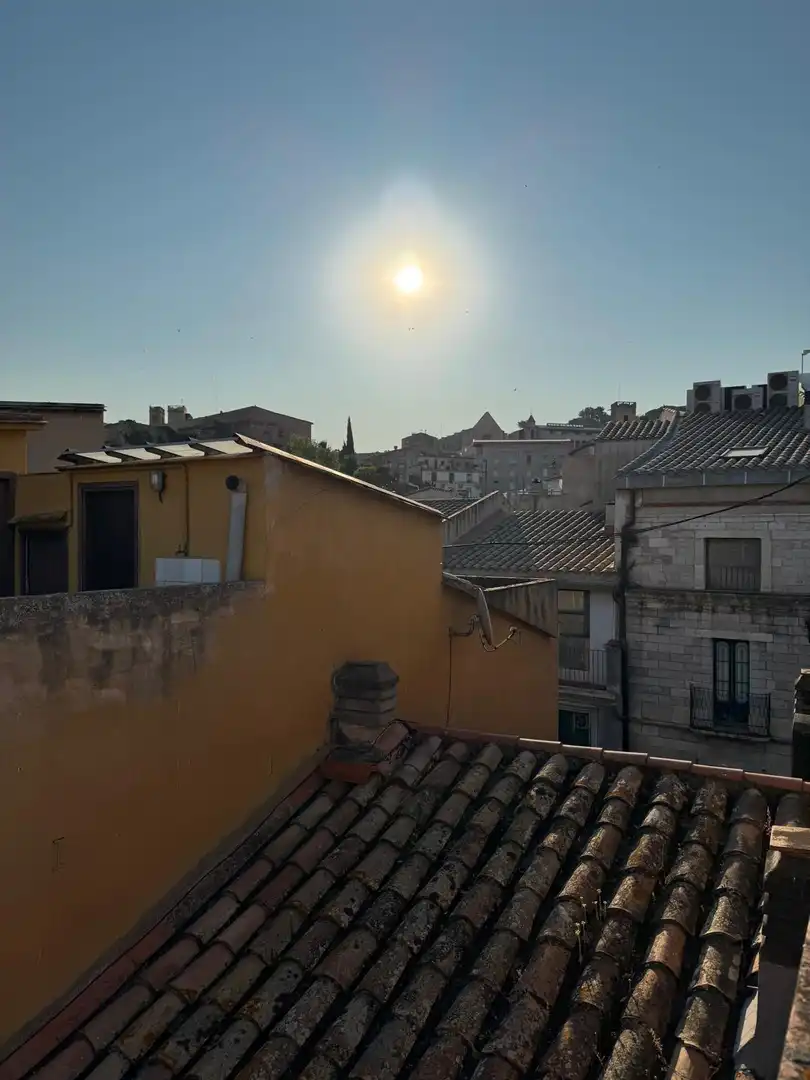 Vista exterior de Edificio en venta en Girona