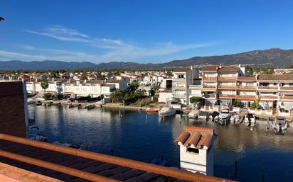 Vista exterior de Apartament en venda en Empuriabrava amb Terrassa