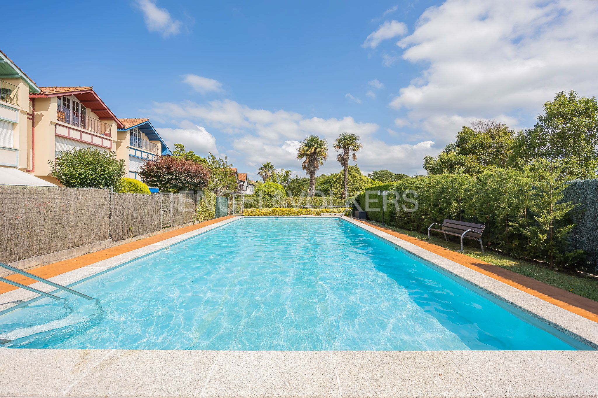 Piscina de Casa o chalet en venta en Loiu con Calefacción, Jardín privado y Piscina