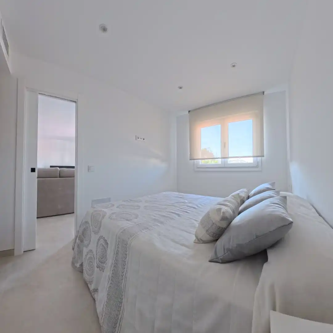 Dormitori de Apartament de lloguer en Algarrobo amb Aire condicionat, Calefacció i Moblat