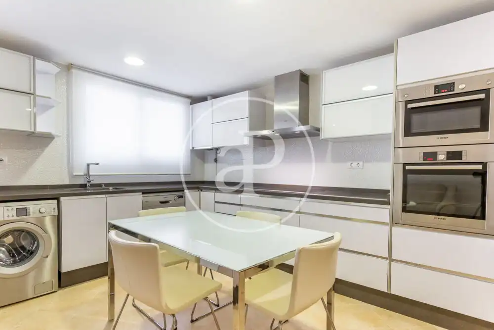 Cocina de Dúplex de alquiler en Burjassot con Aire acondicionado, Calefacción y Amueblado