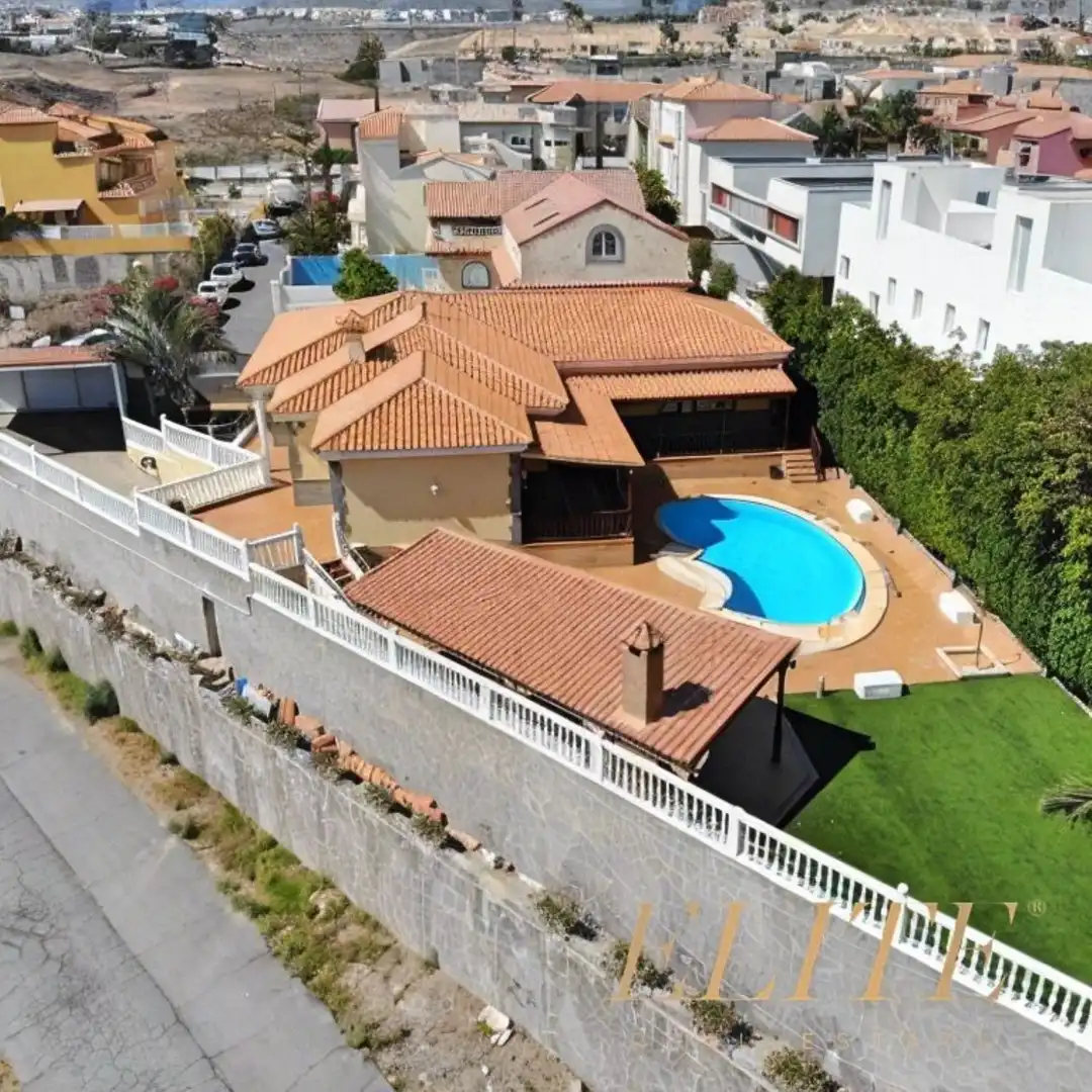 Vista exterior de Casa o xalet en venda en San Bartolomé de Tirajana amb Aire condicionat, Calefacció i Jardí privat