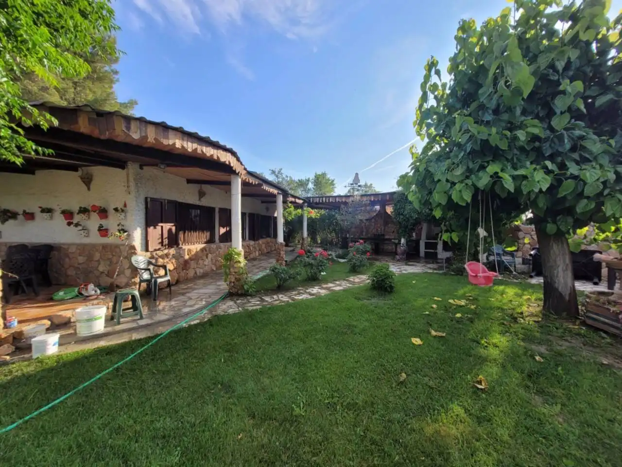 Chalet con piscina en venta en Baza, imagen 3