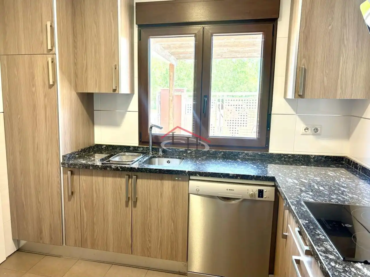 Cocina de Casa adosada en venta en Sariegos con Calefacción, Jardín privado y Terraza
