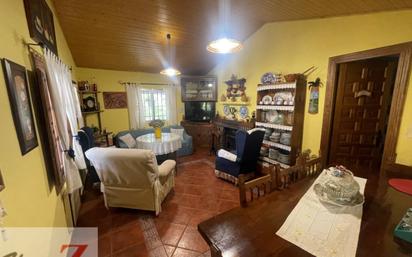 Sala d'estar de Casa o xalet en venda en Zamora Capital  amb Jardí privat, Terrassa i Piscina