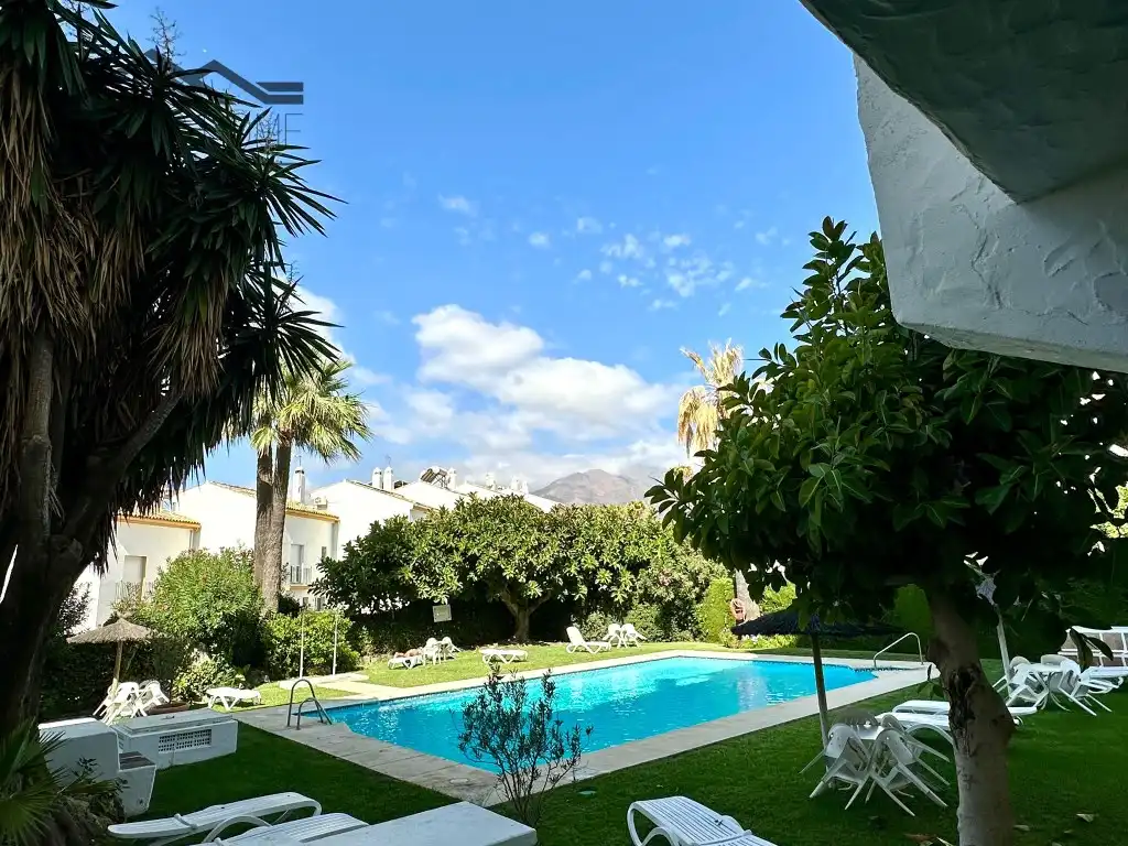 Außenansicht von Maisonette zum Verkauf in Estepona mit Terrasse und Schwimmbad