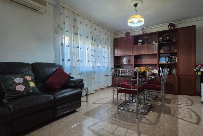 Foto 1 de Piso en venta en Plaza Rey Aurelio, 10, Parque Alcosa, Sevilla