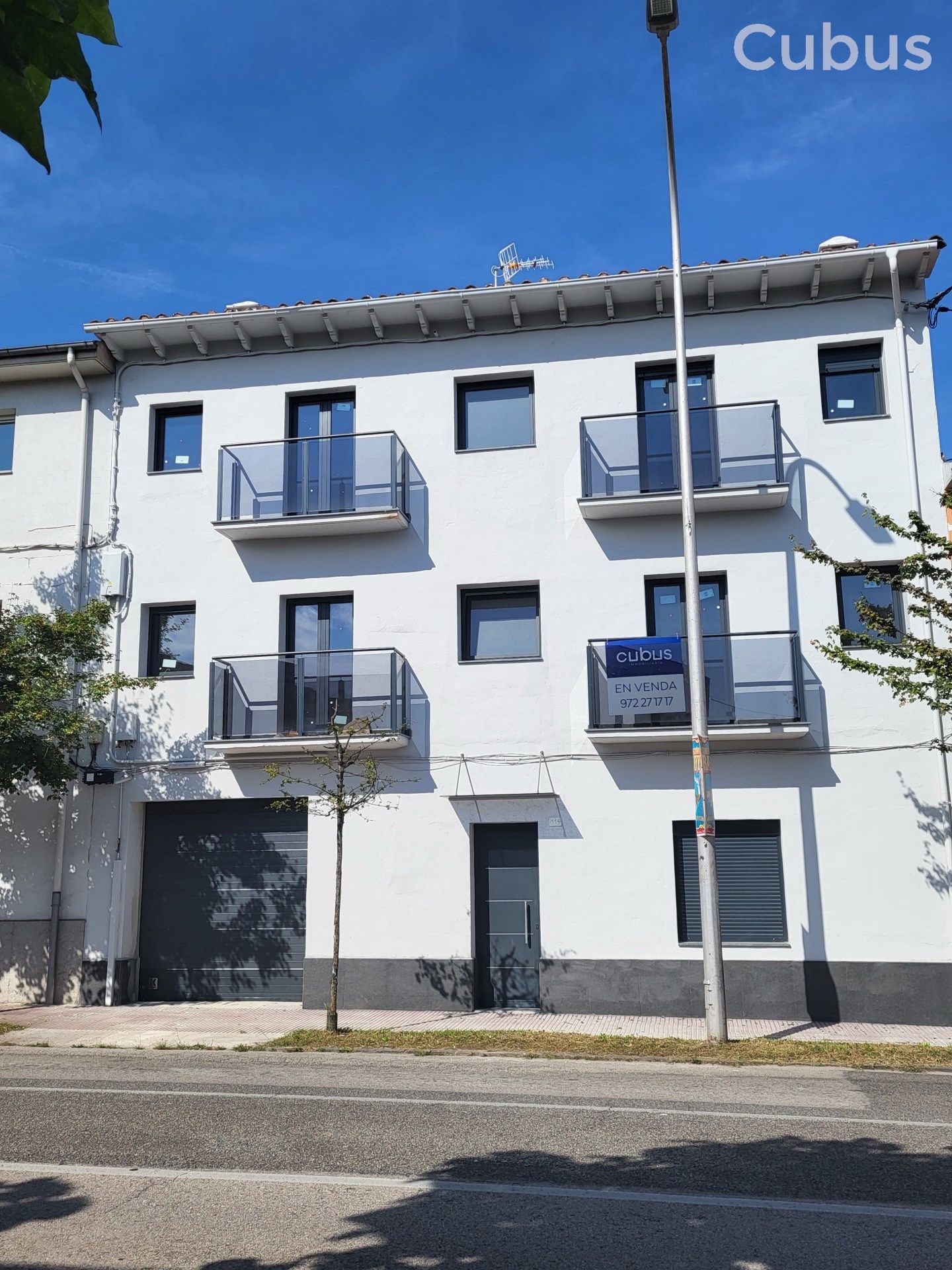 Vista exterior de Pis en venda en Olot amb Calefacció i Balcó